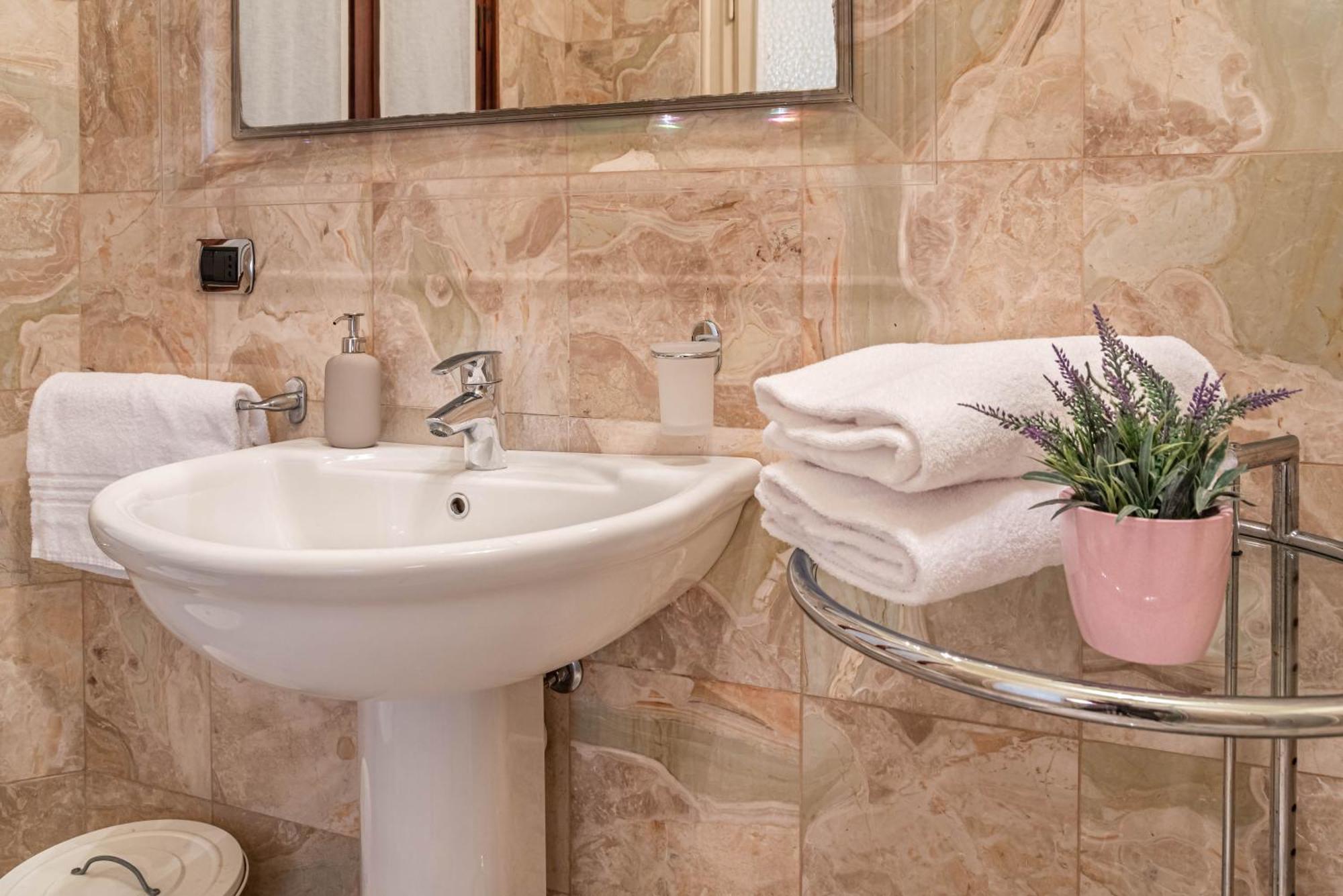Piazza Isolo Central Apartment Verona Dış mekan fotoğraf