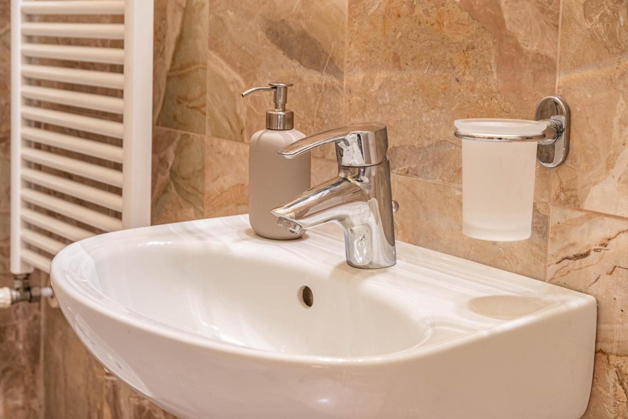 Piazza Isolo Central Apartment Verona Dış mekan fotoğraf