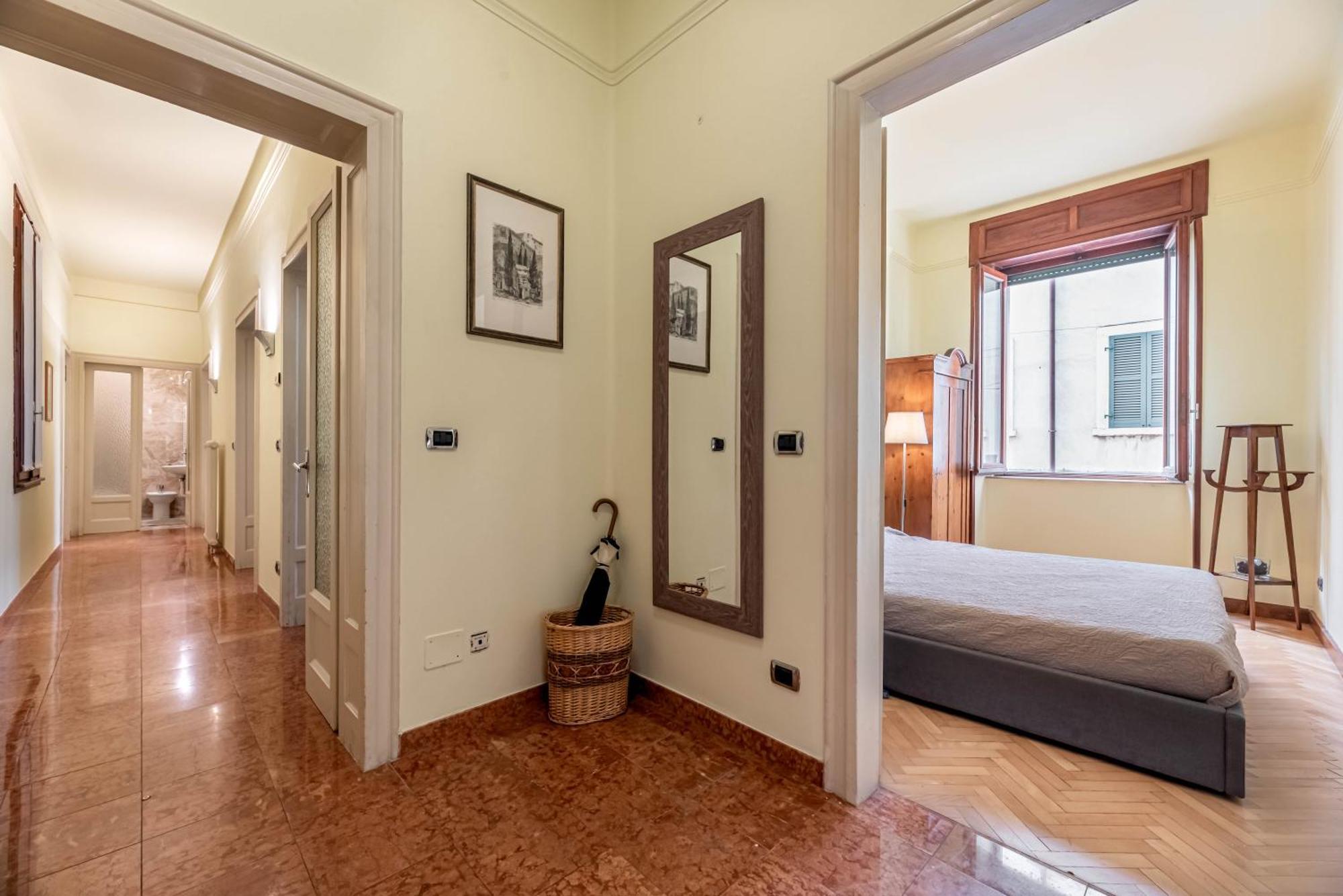 Piazza Isolo Central Apartment Verona Dış mekan fotoğraf