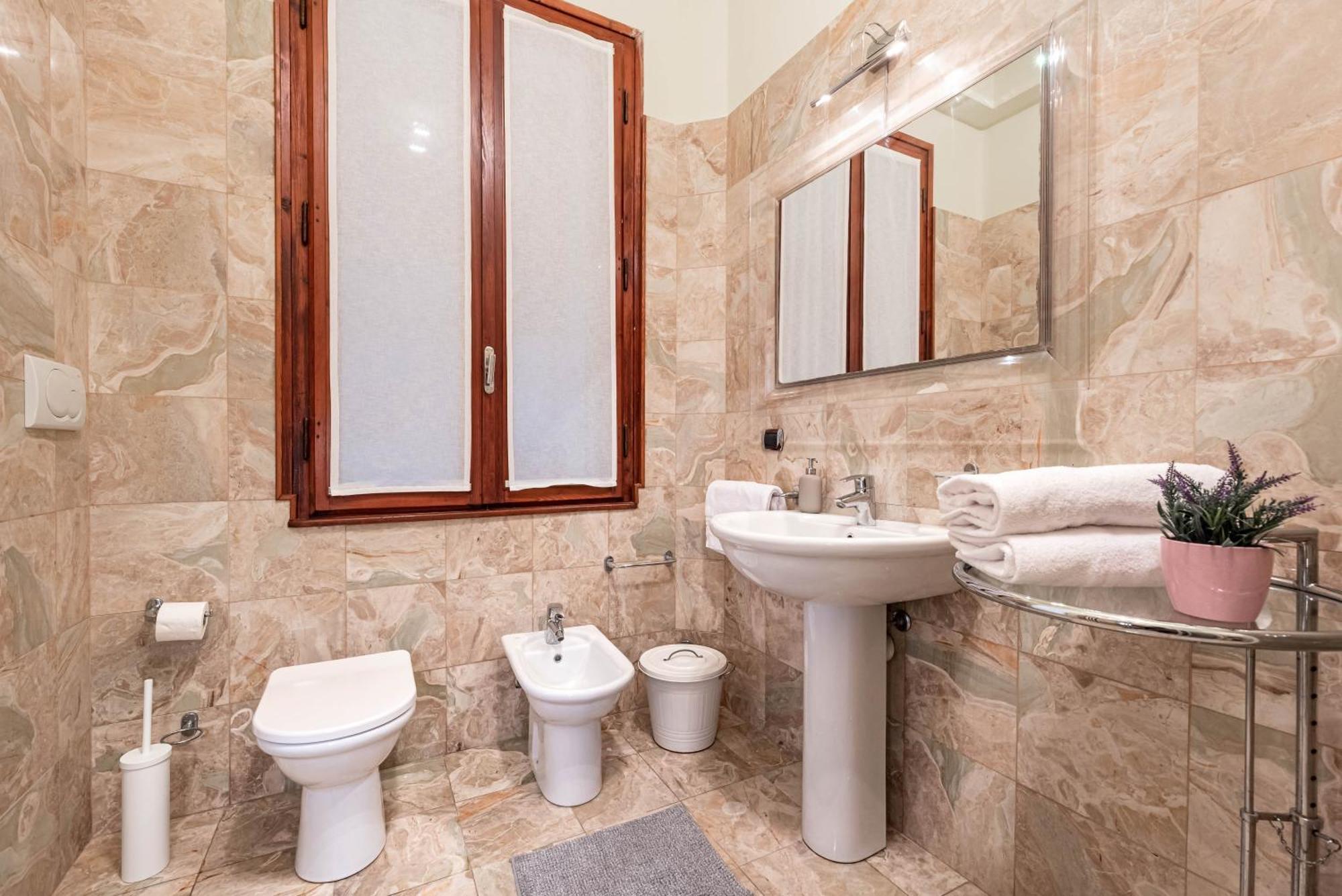 Piazza Isolo Central Apartment Verona Dış mekan fotoğraf