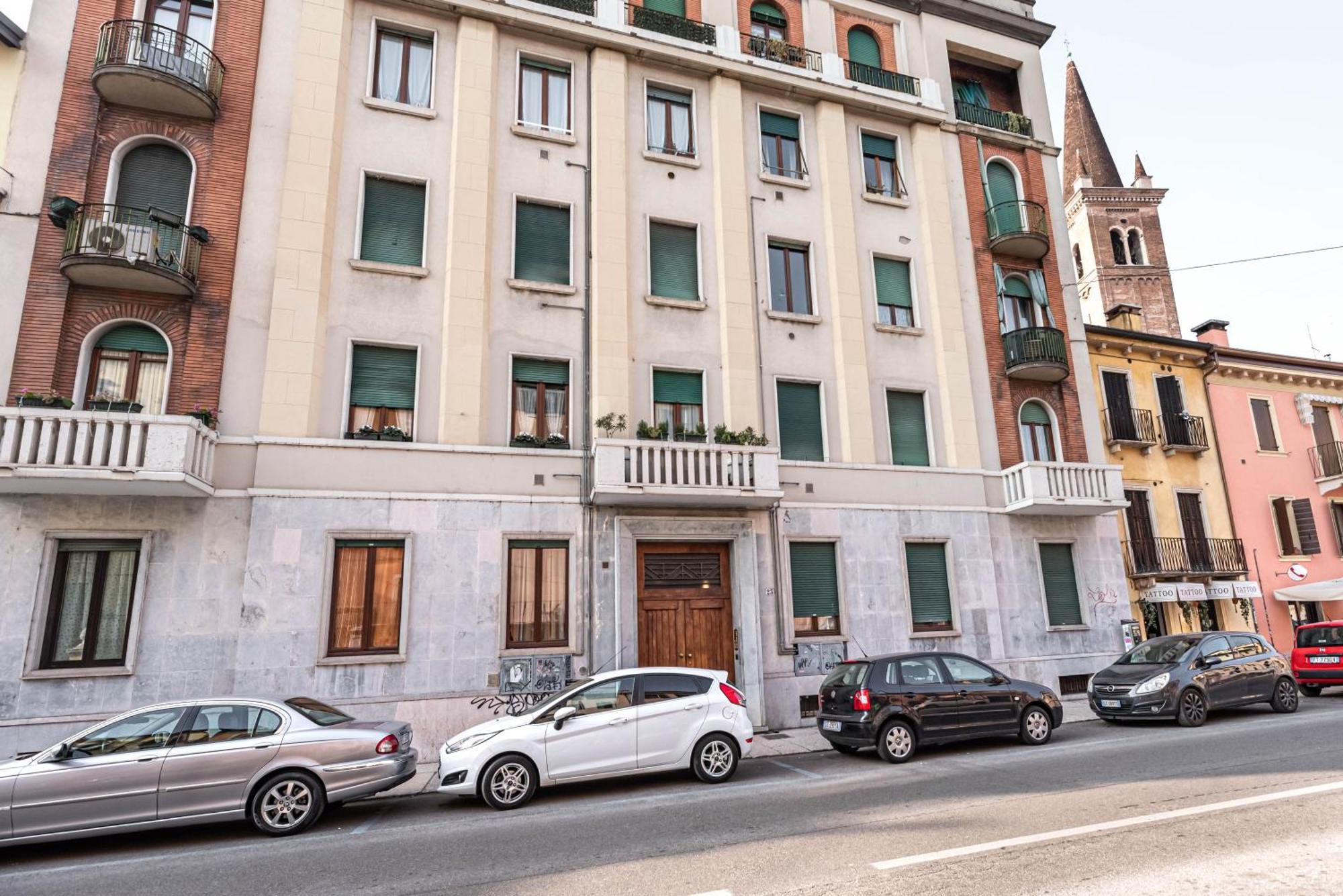 Piazza Isolo Central Apartment Verona Dış mekan fotoğraf